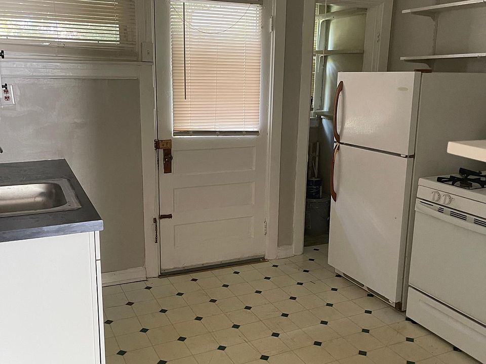 2nd image of 3426 Parkwood Ave