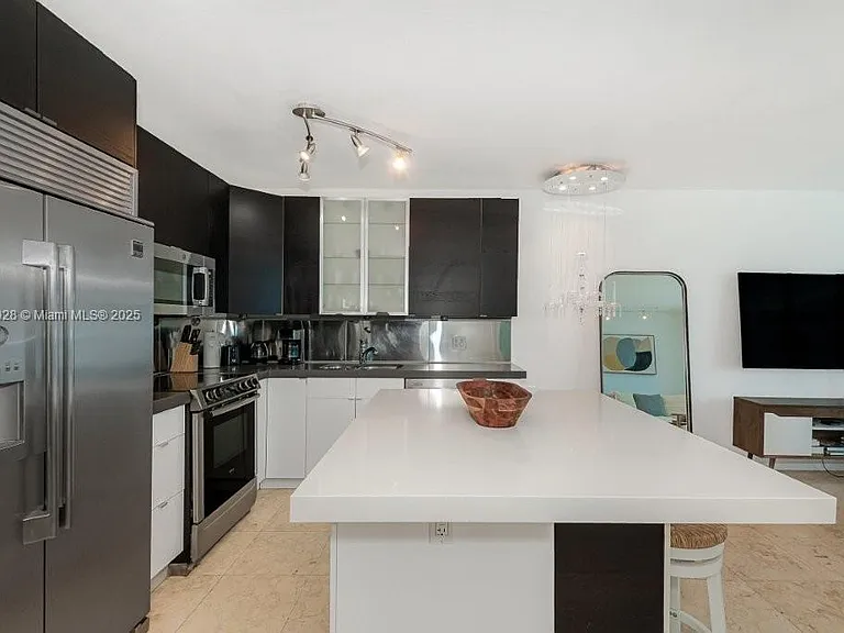 2301 Collins Ave #705 — Photo 6