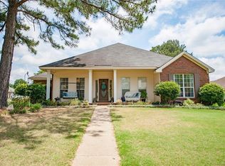 1306 Dorchester Dr, Prattville, AL 36067