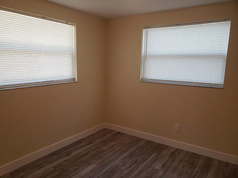 206 E Plymouth St #B — Photo 9
