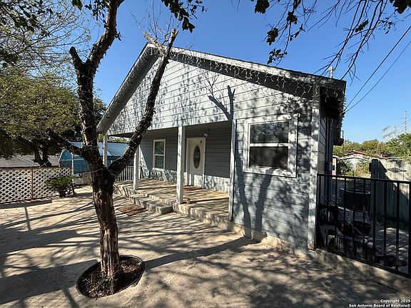 3rd image of 359 N San Horacio