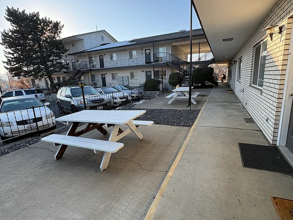 Town House Manor