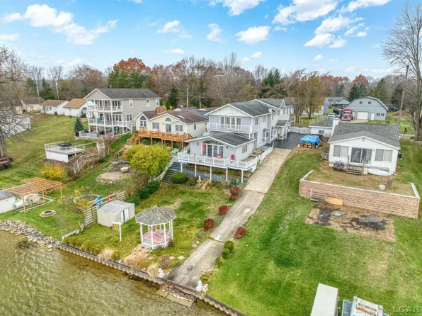 40 Lake Shore Dr, Brooklyn, MI 49230