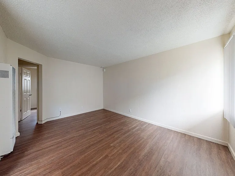 2515 10th ave — Photo 19
