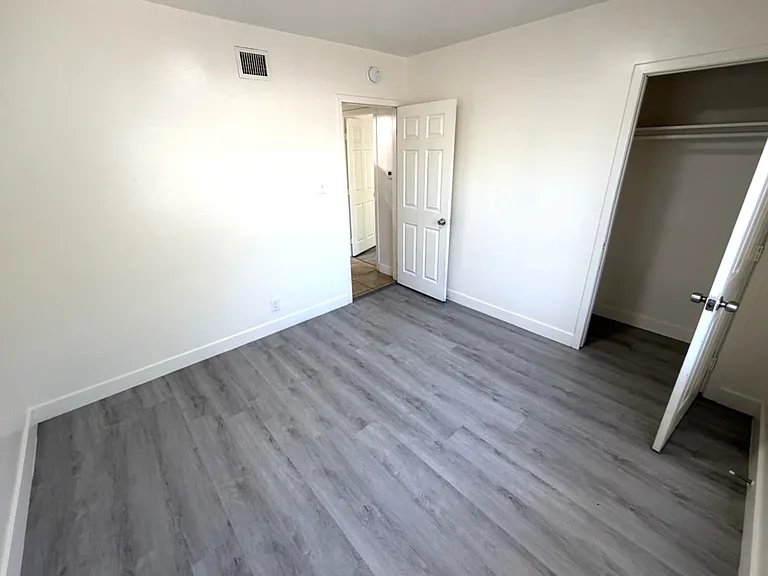 3552 N Alameda Ave — Photo 12