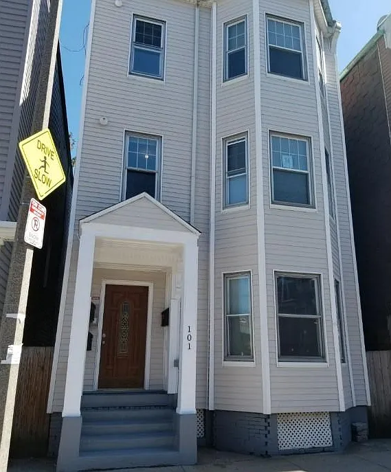 Building Photo 4
