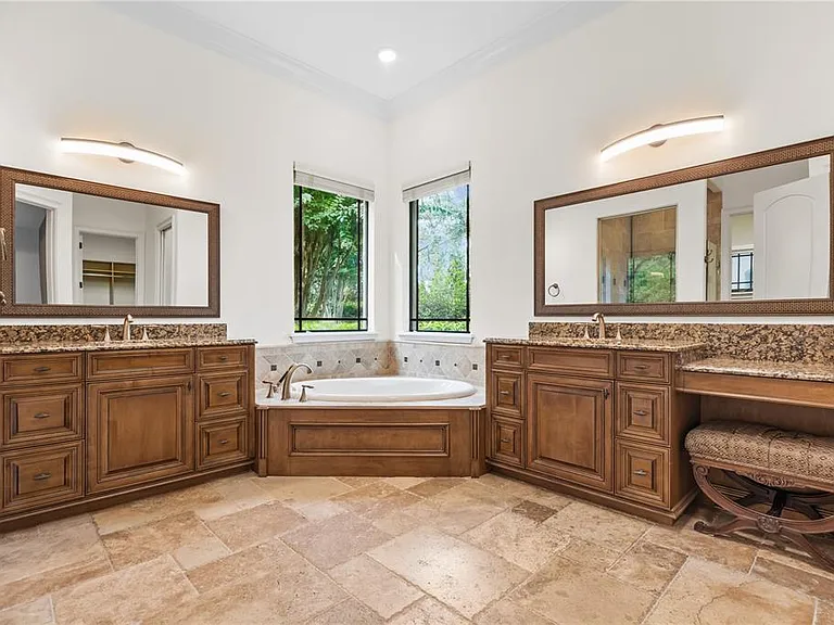 9841 Covent Garden Dr — Photo 26