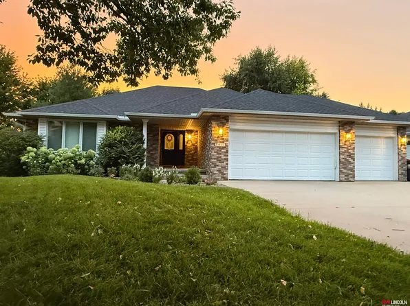 7411 S 41st St, Lincoln, NE 68516