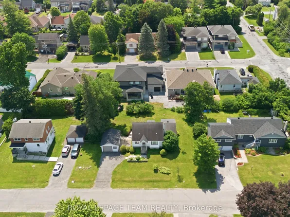 84 Rita Ave, Ottawa, ON K2G 2H1