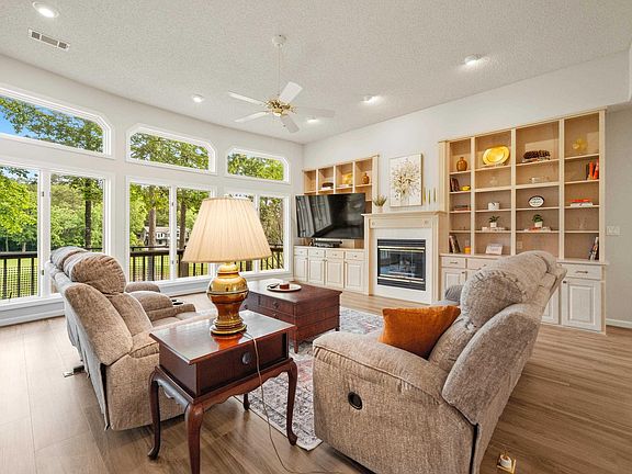 3rd image of 18 Fastota Ln