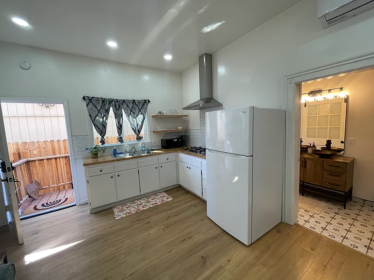 1533 Slater St — Photo 7