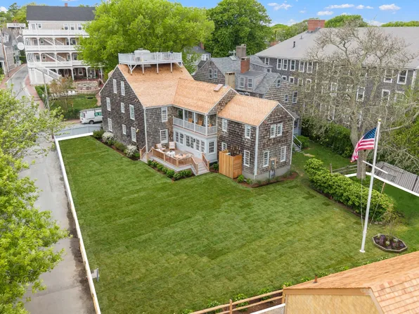 15 N Water St #10, Nantucket, MA 02554