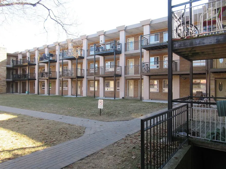 6414 N Ridge Blvd #2K