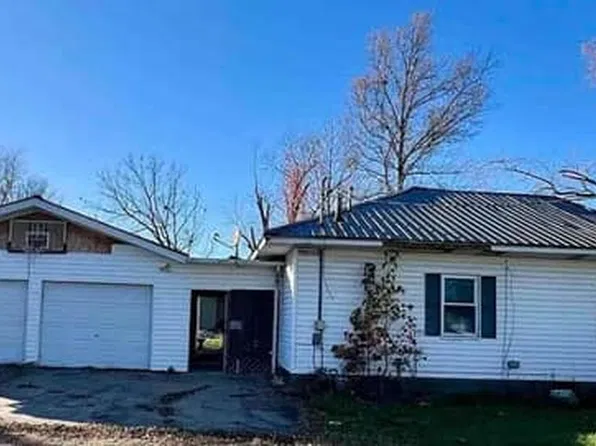 1110 Bailey Ln, Benton, IL 62812