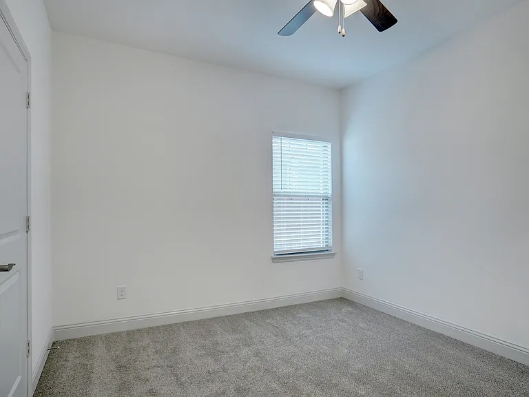 331 Oak Creek Dr — Photo 17