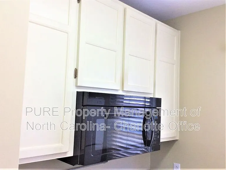 1109 E Morehead St #21 — Photo 13