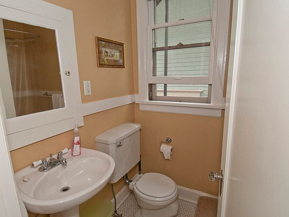 2nd image of 2356 NW Westover Rd APT 2