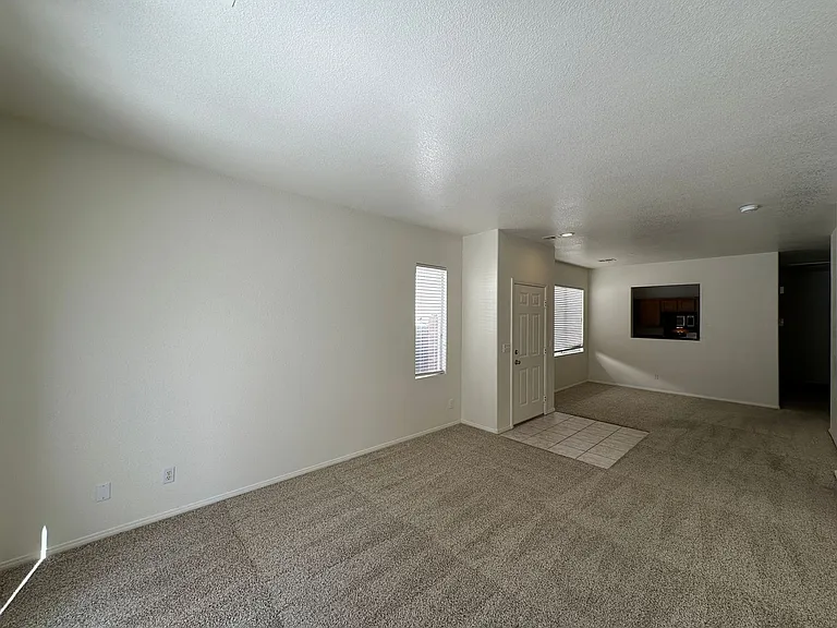 1109 Milpas Ln — Photo 8