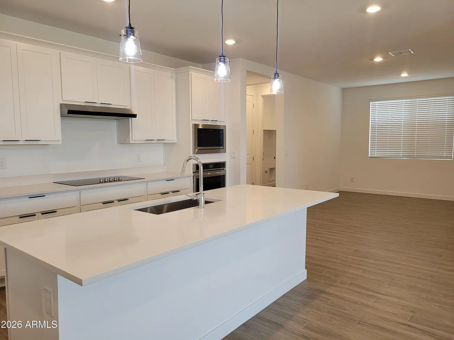 4 bed, 3.0 bath, 2000 sqft, $2,900 — Photo 4