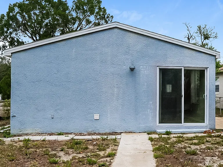 522 E Lime St — Photo 16