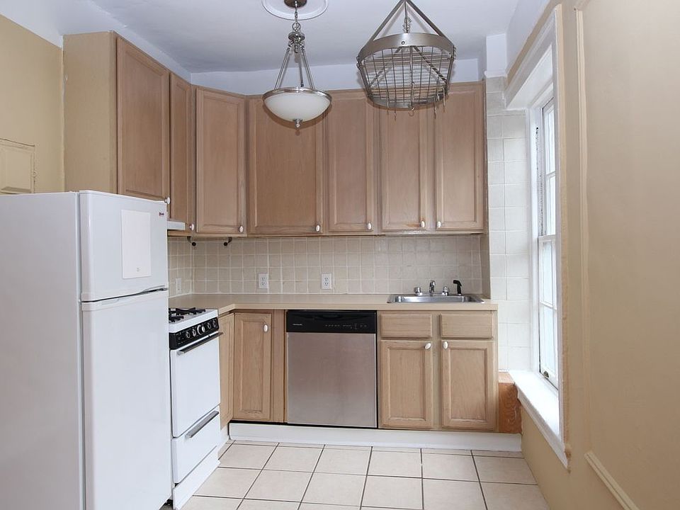 1st image of 40 1/2 Saint Marks Pl APT 3