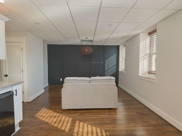 102 W Market St #B — Photo 11