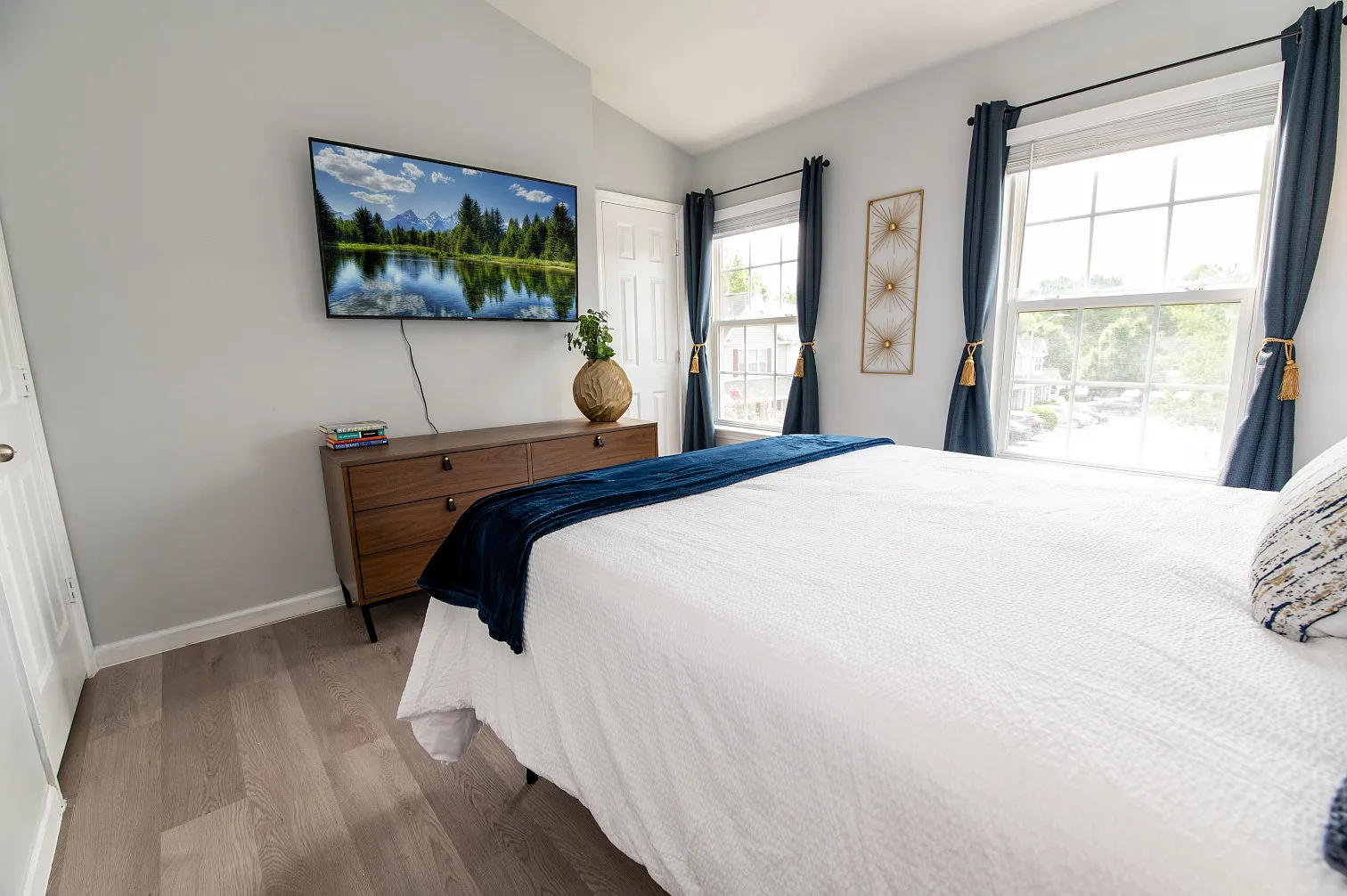 2 bed, $2,750 — Photo 3