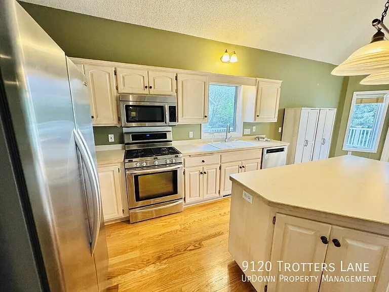 9120 Trotters Ln — Photo 11