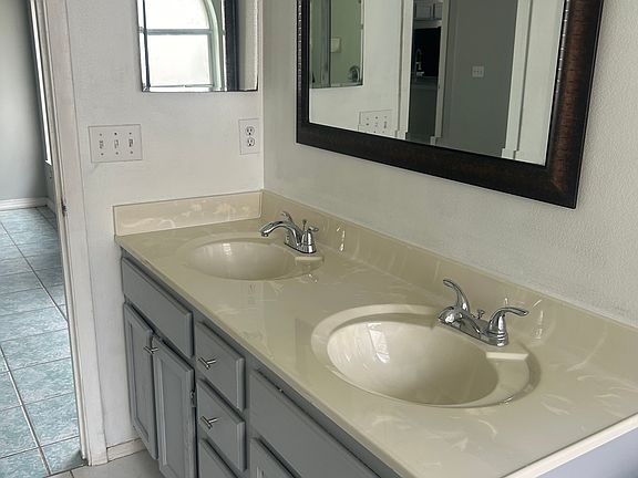 3rd image of 2745 Burwood Ave