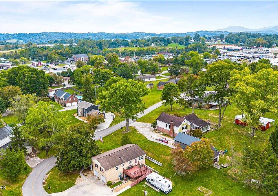 1st image of 301 Wheeler Ln