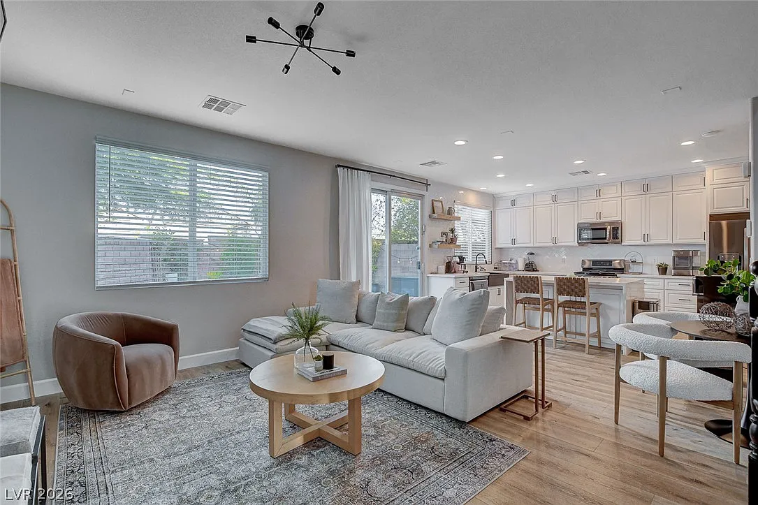 3 bed, 2.5 bath, 1618 sqft, $3,950 — Photo 2