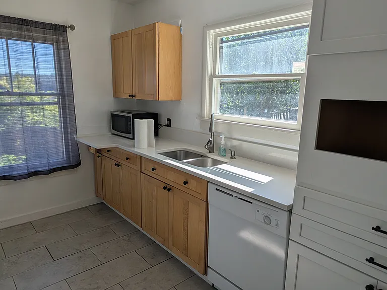 1549 Charleston Beach Rd W — Photo 10