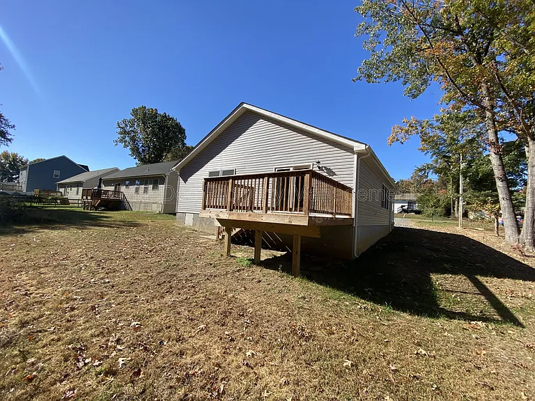 77 Lakeview Dr — Photo 39
