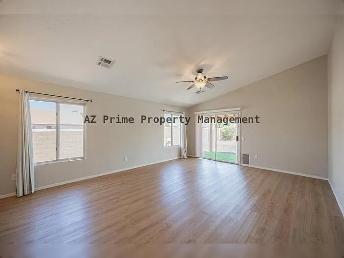 1710 E Oakland St — Photo 5