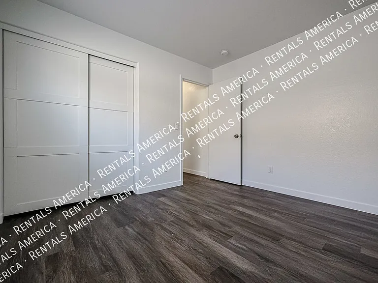 12731 W Sharon Dr — Photo 32