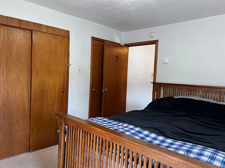 Comfortable Old Home converted into Apartments — Photo 27