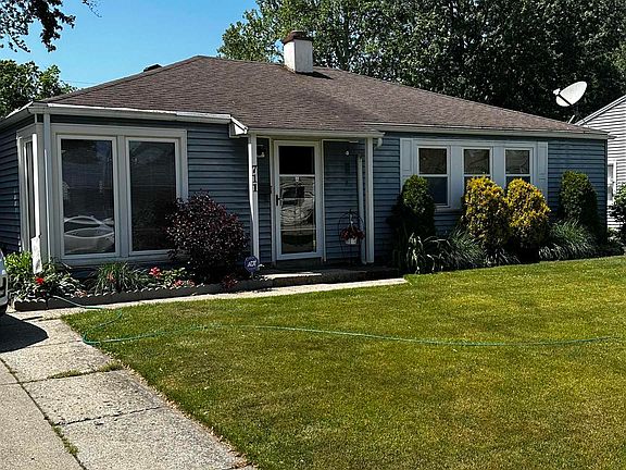 3rd image of 711 Manchester Dr