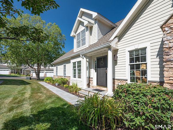 3rd image of 638 Danbury Road #37