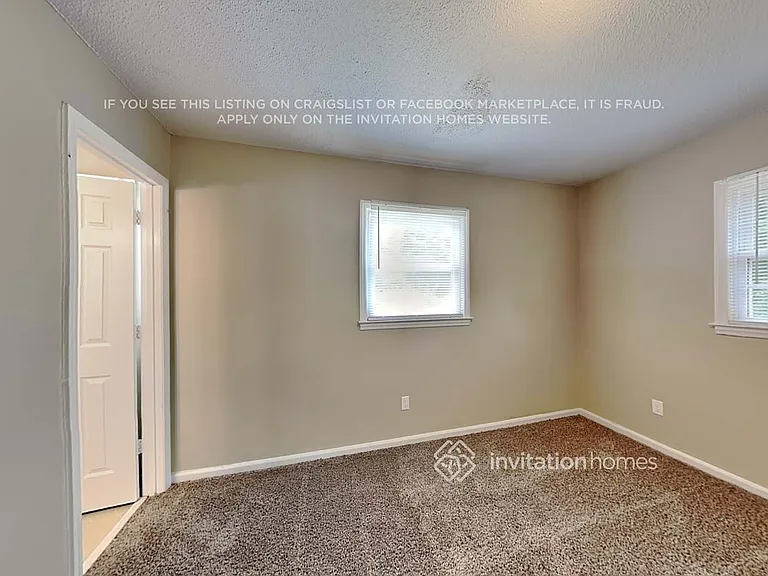 812 E John St — Photo 12