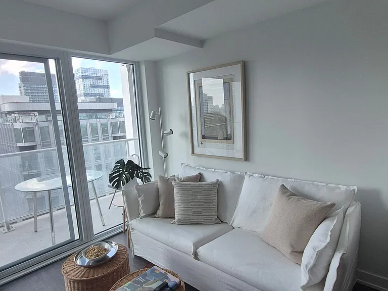 88 Queen St E #3215 — Photo 5