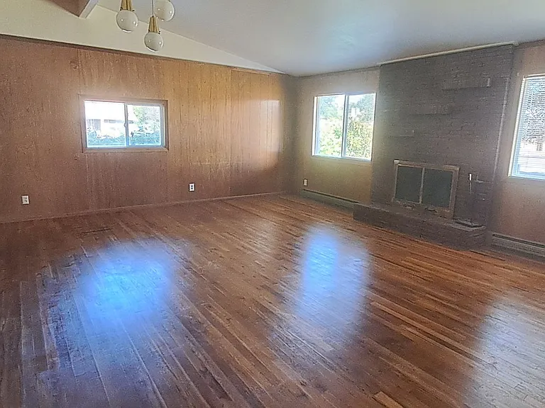 2037 Main St — Photo 7