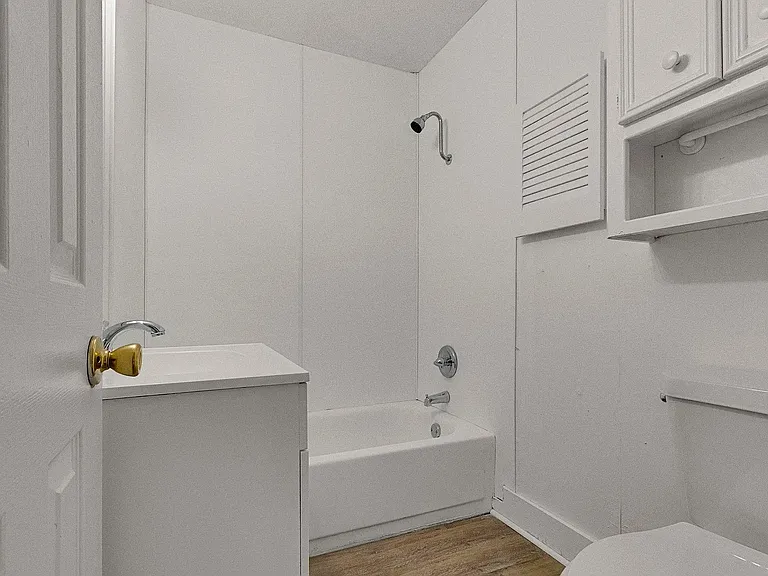 2605 W 58th St #8 — Photo 14