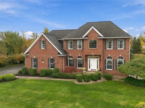 9093 Winding Creek Ln, Clarence Center, NY 14032