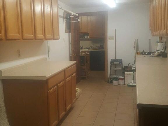 3rd image of 8919 Daytonia Ave