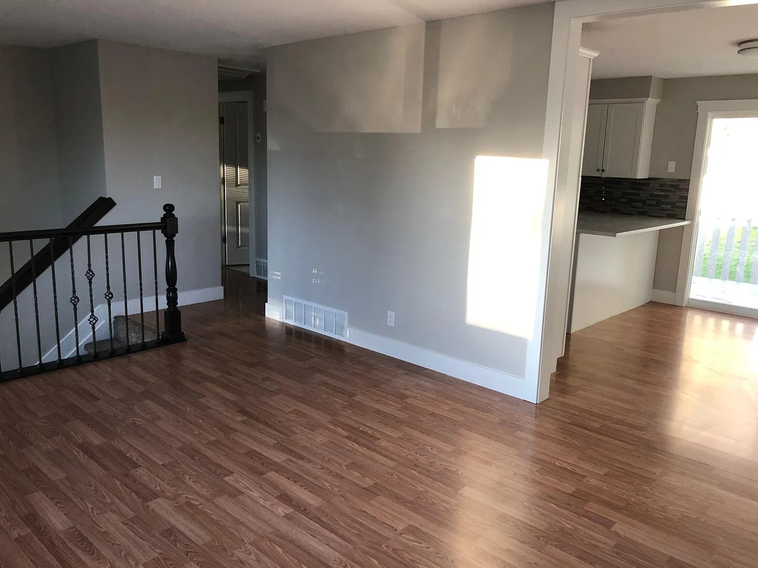 5 bed, 1894 sqft, $2,275 — Photo 2