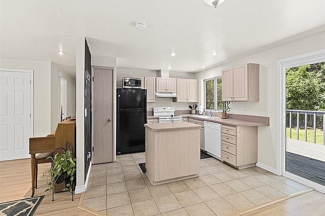2nd image of 44108 SE 149th Pl