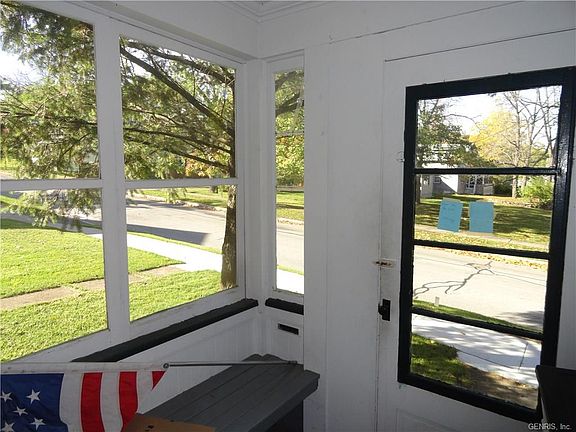 5th image of 225 Chapin St