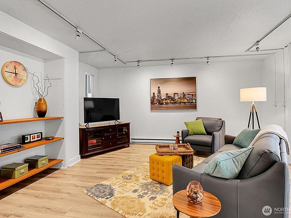 2nd image of 4540 8th Ave NE APT 202
