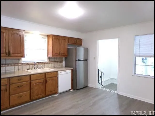 204 Dobbs St — Photo 5