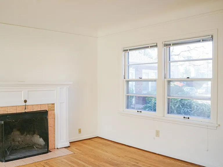 1632 NE Prescott St #4 — Photo 2